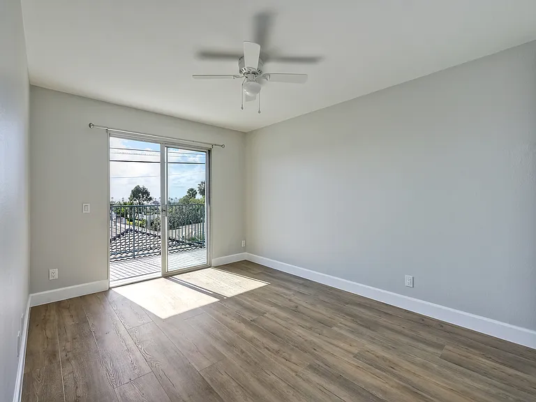 311 S Horne St #B — Photo 8