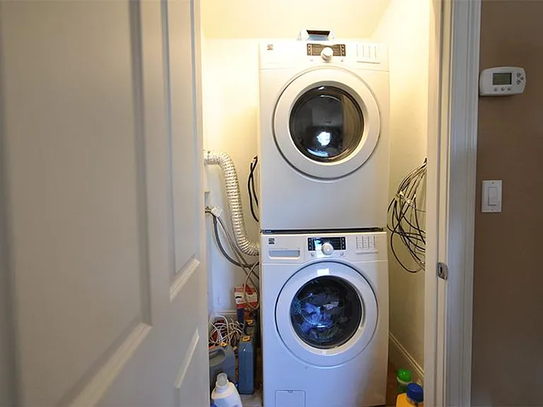 29 Woodstock Ave #2 — Photo 4
