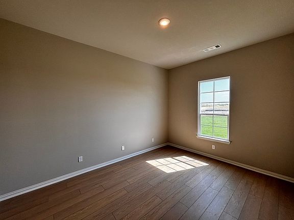 4th image of 152 Hillview Dr