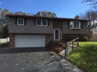 5 Meadowcrest Dr, Batavia, NY 14020