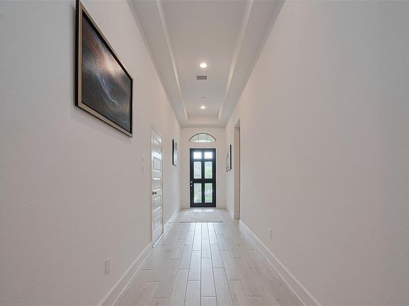 5th image of 141 Pineview Cove Court