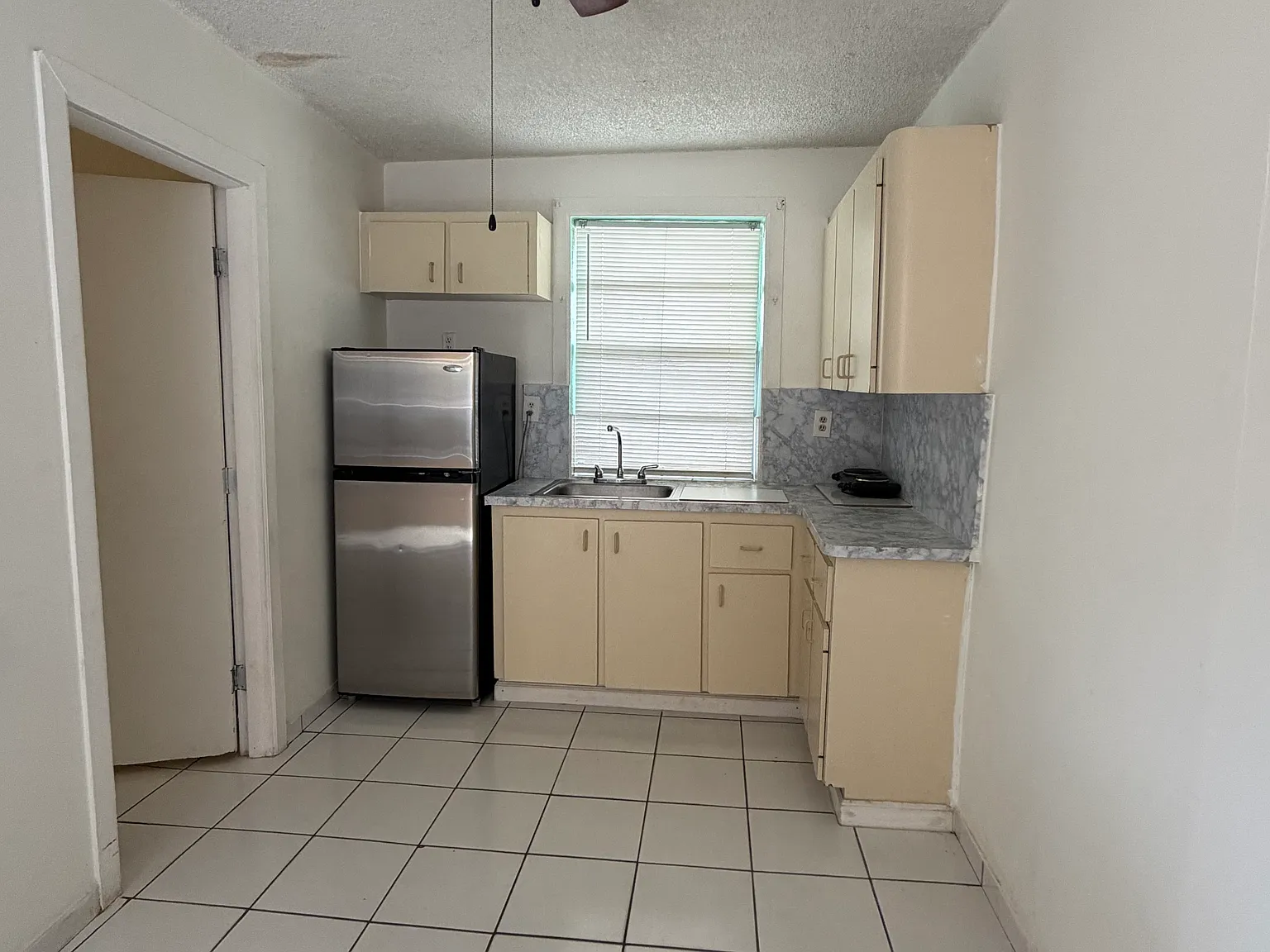 E 41st St, Hialeah — Photo 3
