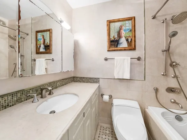 303 East 57th Street image 7 of 9