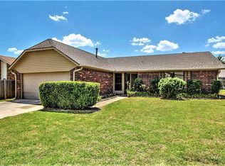 705 Out West Trl, Yukon, OK 73099