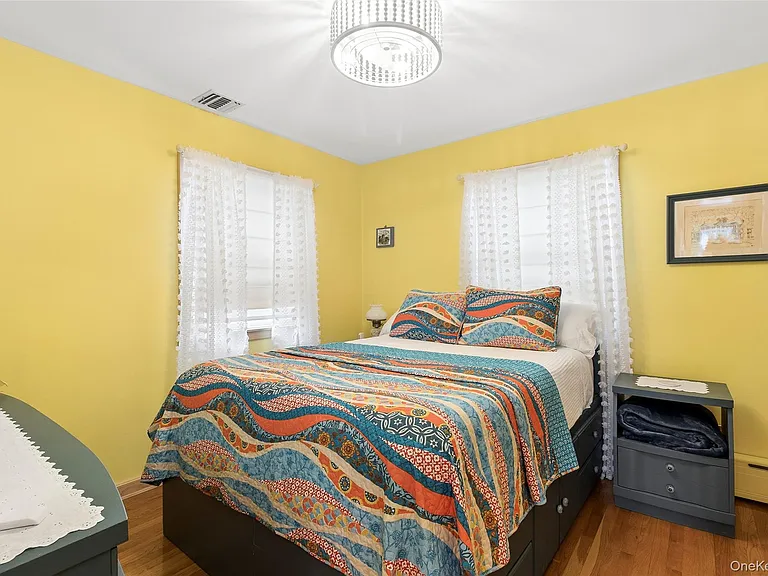 1050 Pine Ave — Photo 15