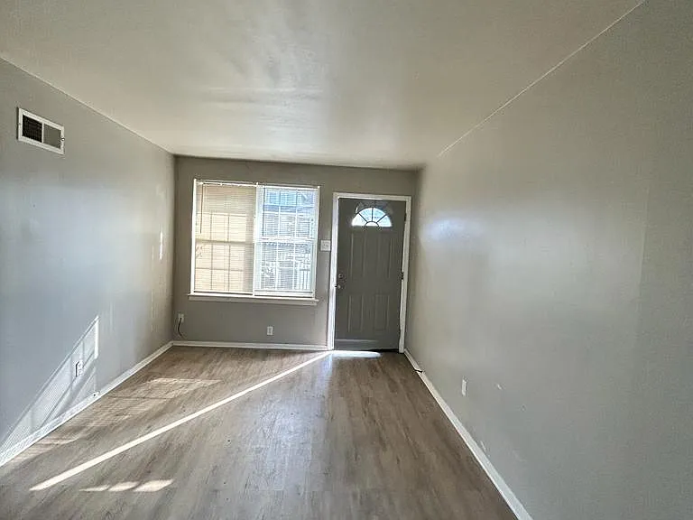 1162 Vance Ave #6 — Photo 10