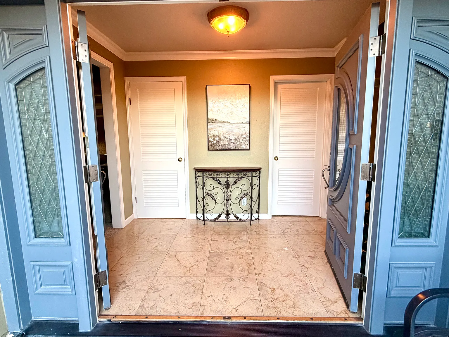 4 bed, 2020 sqft, $6,000 — Photo 2
