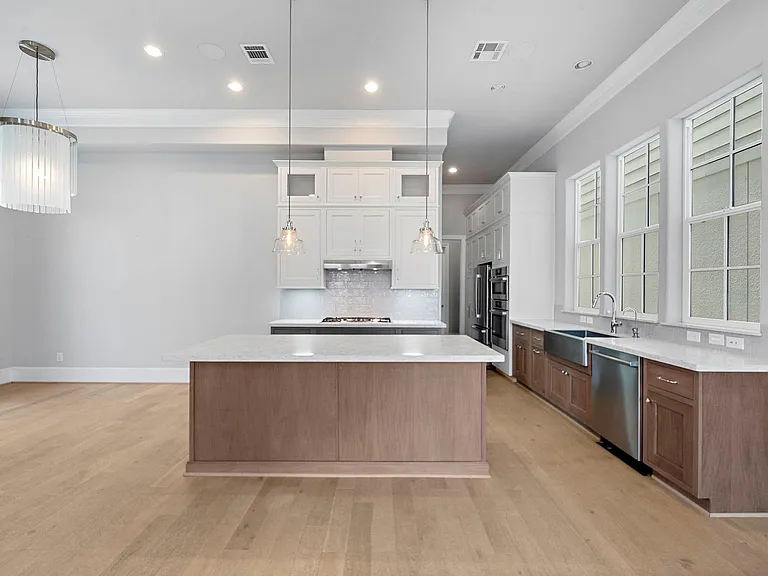 3420 W 12th St — Photo 10