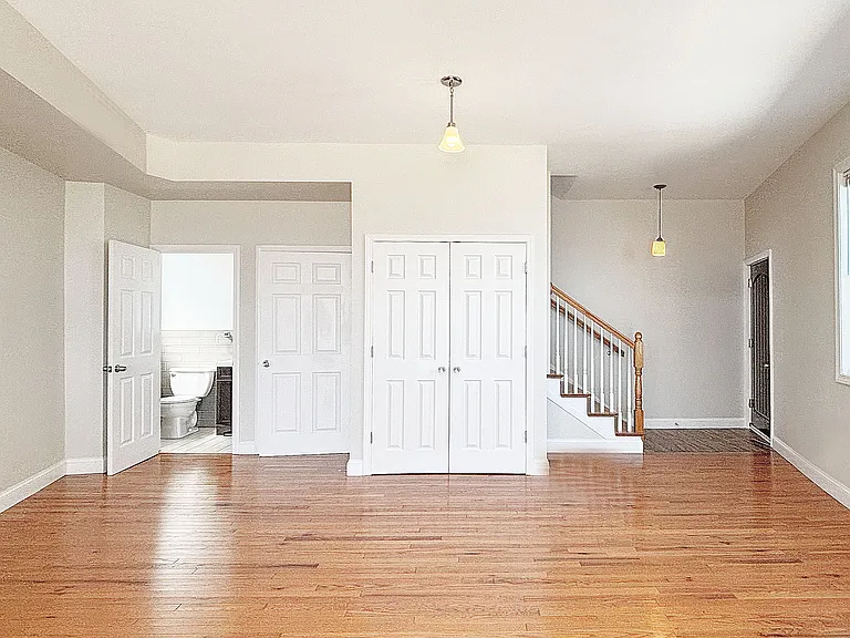 1043 Winthrop Ave — Photo 7