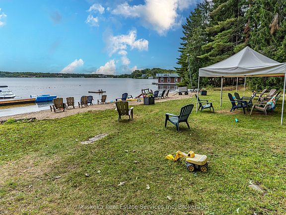 2nd image of 250 Wapaska Cres