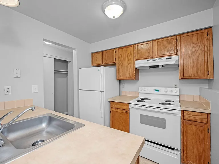 MOVE IN SPECIAL! 50% OFF SECOND MONTHS RENT - THE SHARP APARTMENTS! — Photo 34