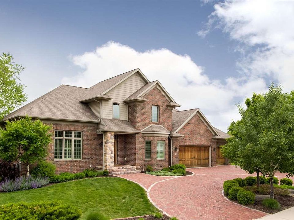 2nd image of 65 Hickory Heights Ln