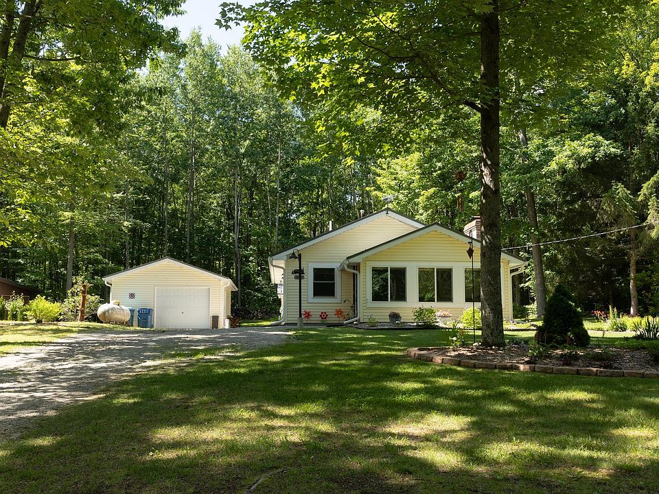1st image of 7692 Lakeview Dr