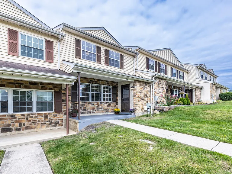 188 Chester Ct #1 — Photo 2