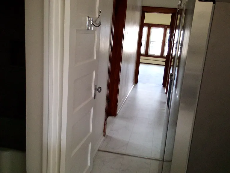 548 10th St #3 — Photo 7