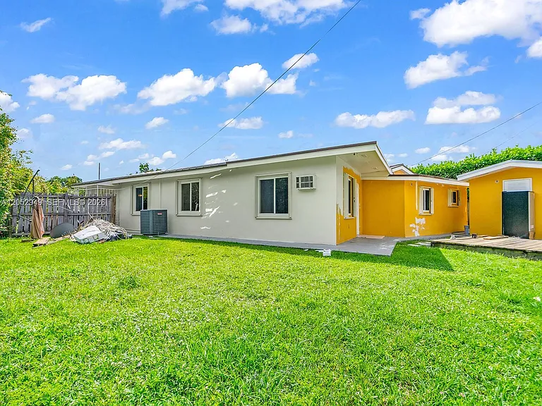 1430 SW 102nd Ct — Photo 29
