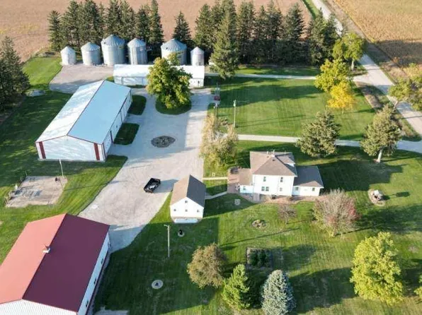 1568 W Ave, Dysart, IA 52224