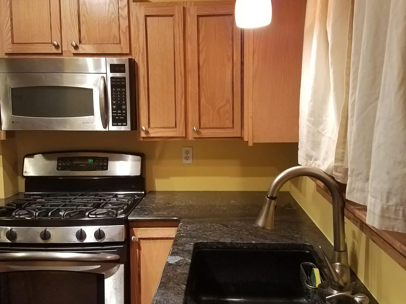 2 bed, 810 sqft, $2,025 — Photo 4