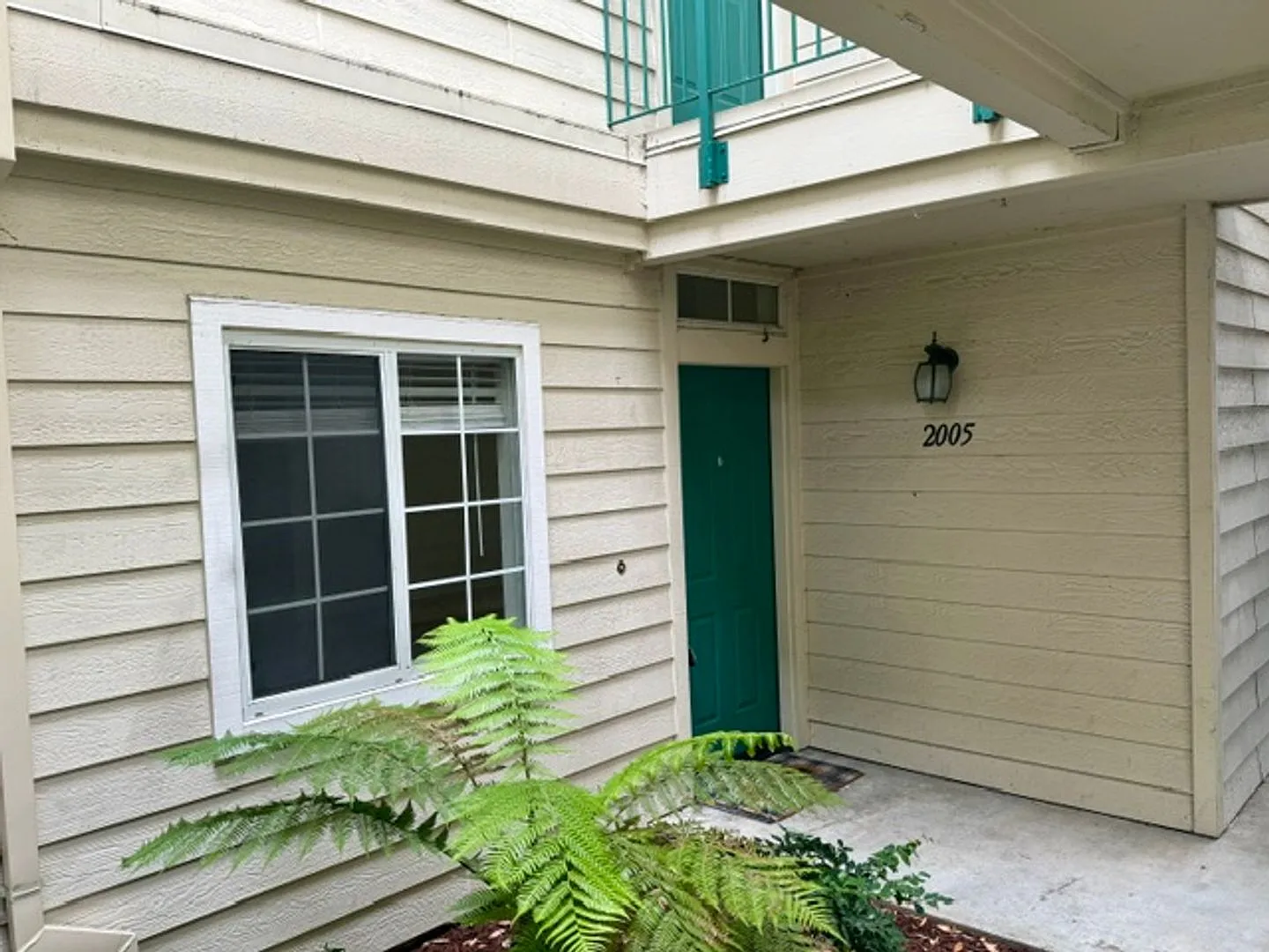 Spacious condo home in the Redwood Shores Area. Available Now! — Photo 2