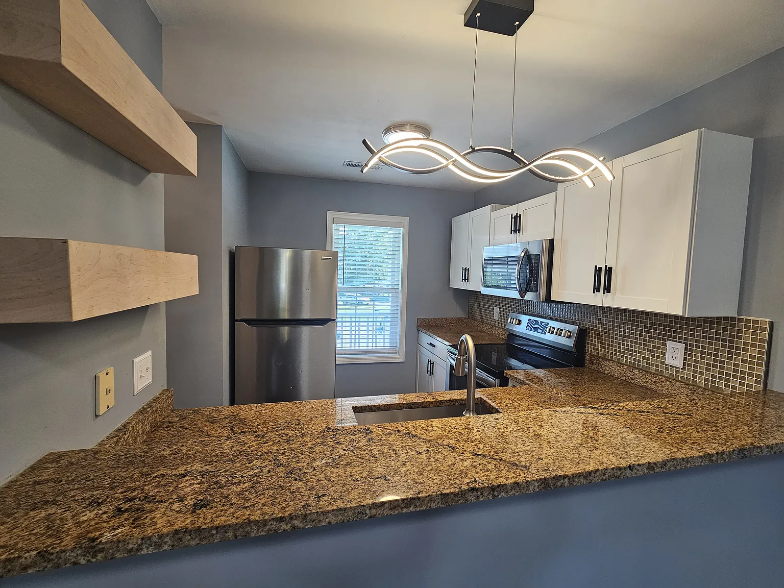 2 bed, 1049 sqft, $1,450 — Photo 4