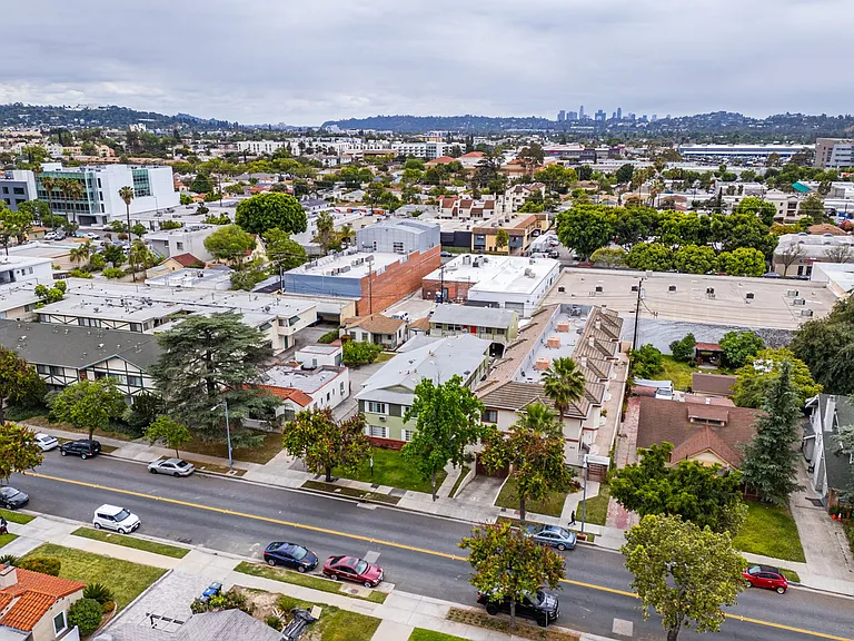 650 W Wilson Ave — Photo 9