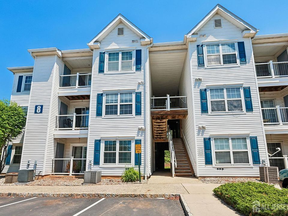 1st image of 811 Waterford Dr