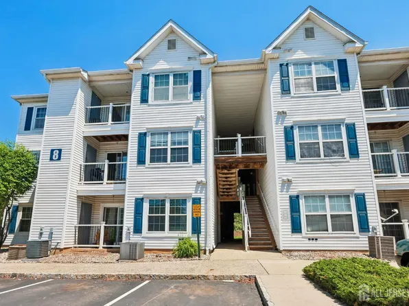 811 Waterford Dr, Edison, NJ 08817