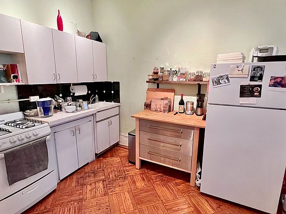 4th image of 247 W 76th St #6
