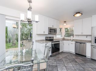 N87W17341 Schneider Dr, Menomonee Falls, WI 53051