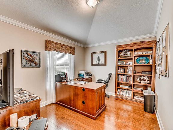 4th image of 1955 Colonial Dr