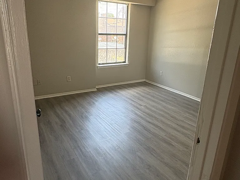 1022 Bland Dr — Photo 4