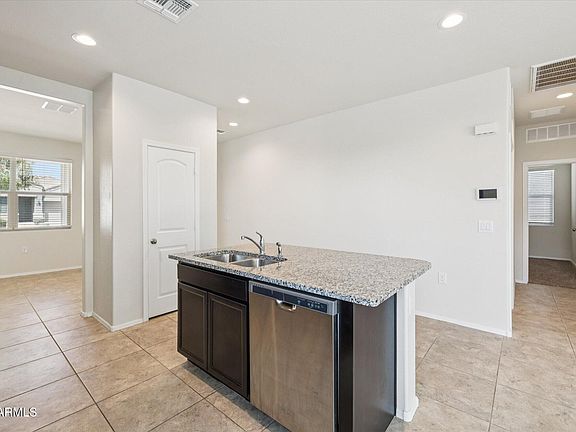 5th image of 30759 W CLARENDON Avenue