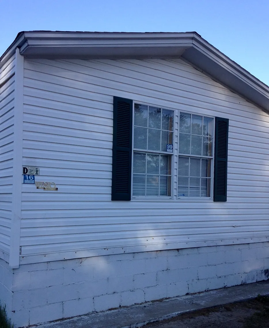 3 bed, 1280 sqft, $995 — Photo 1