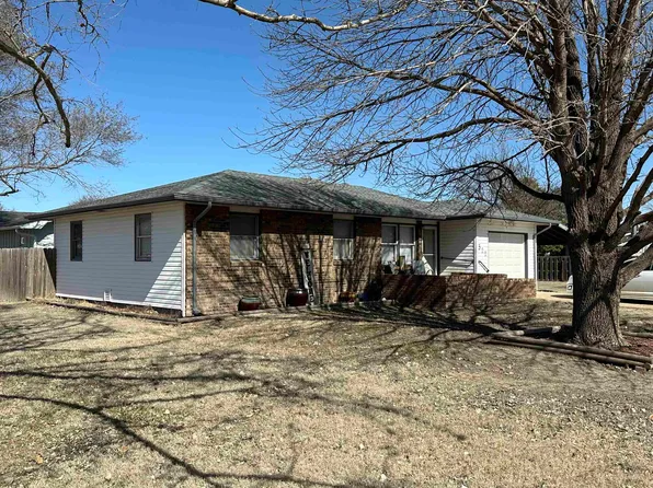 322 W 3rd St, La Crosse, KS 67548