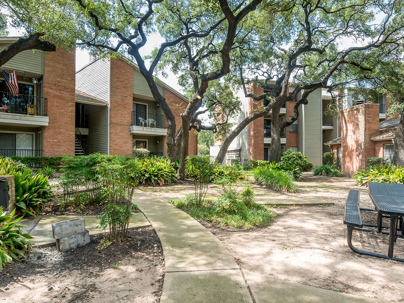 Village Oaks — Photo 1