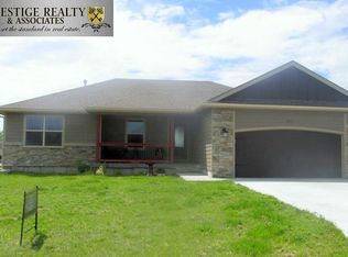 2211 Willow Creek Ln, Wamego, KS 66547