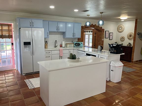 4th image of 238 Harbor Dr