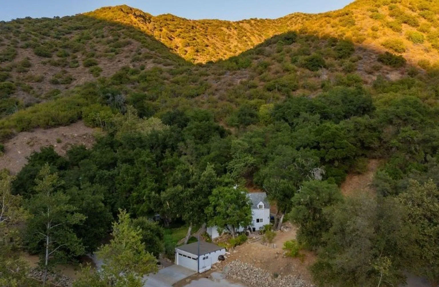 3+3 Charming Historic 1926 Cottage in the Hills of Ojai — Photo 3