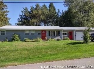 4 William St, Lincoln, ME 04457