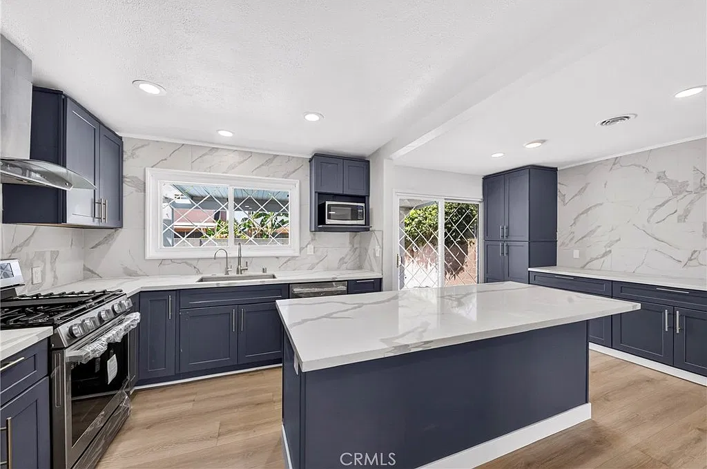 6 bed, 2500 sqft, $5,500 — Photo 3