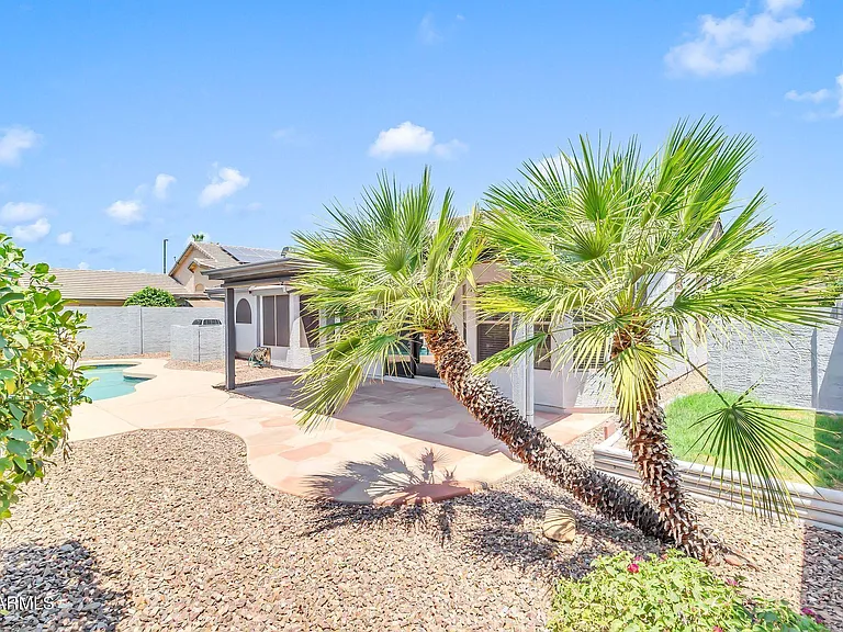 1113 E Betsy Ln — Photo 44