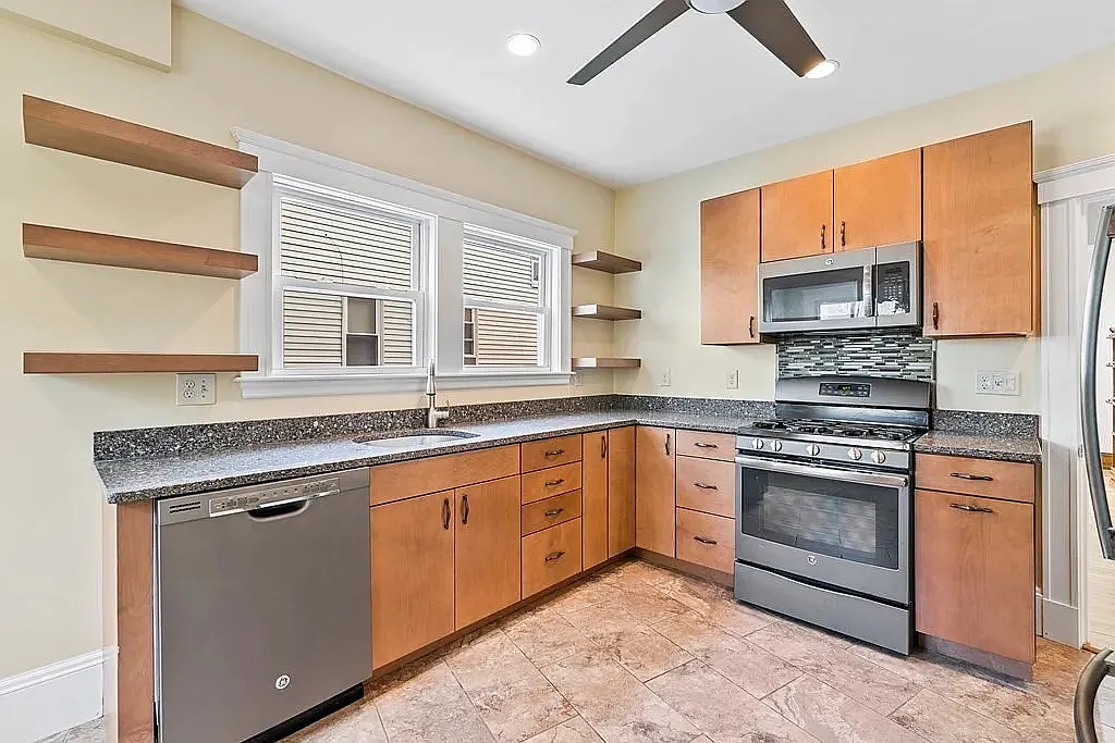 101 Raymond Ave — Photo 4