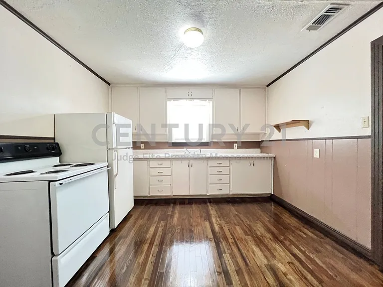 811 Coit St — Photo 4