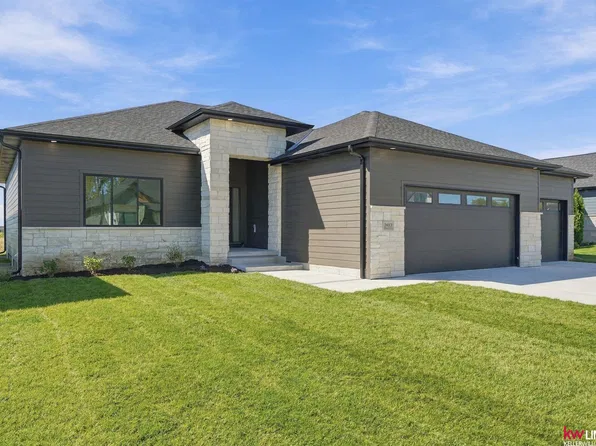 3653 Wilderness Hills Blvd, Lincoln, NE 68516
