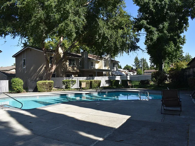 128 Arcadia Dr — Photo 14