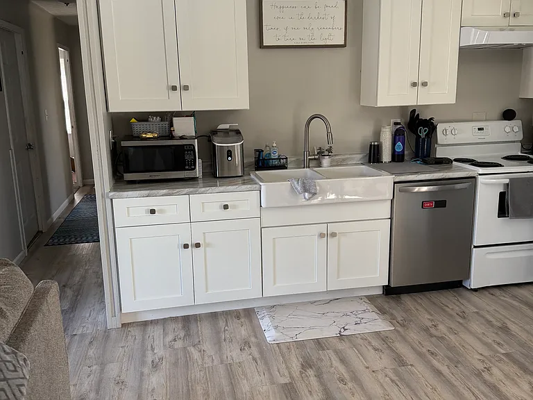 4355 Beechmont Dr — Photo 3