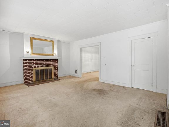 4th image of 41 E Ross St
