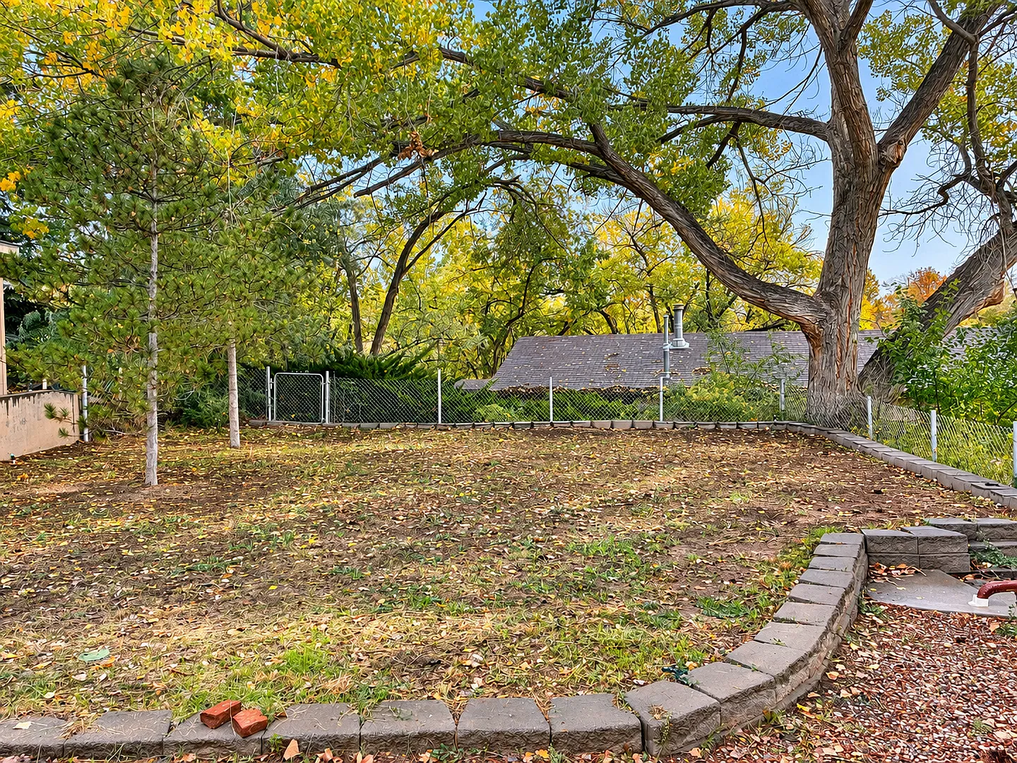 All utilities included 3-bedroom, 2-bathroom home in the Redlands — Photo 3
