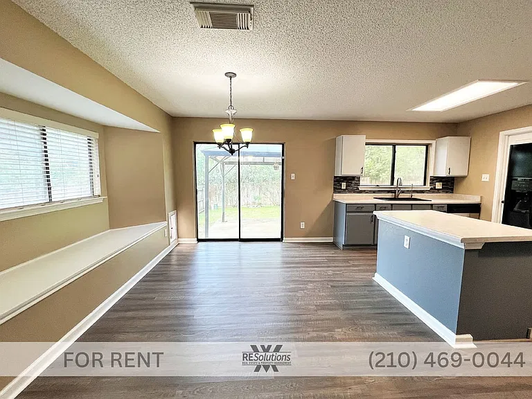 4535 Oakfield Way — Photo 6