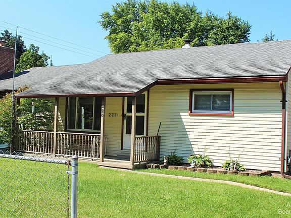 2nd image of 220 Rosewood Ave